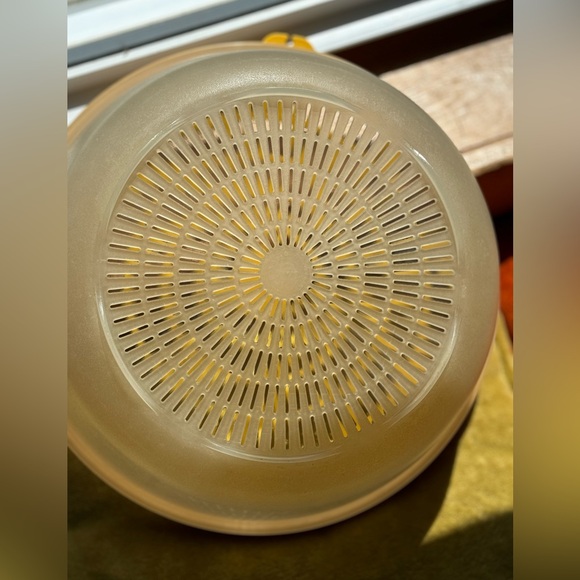 Vintage Tupperware Flo Thru Strainer Colander Veggies Salad Washer Bowl Lid 1836 - Picture 2 of 4